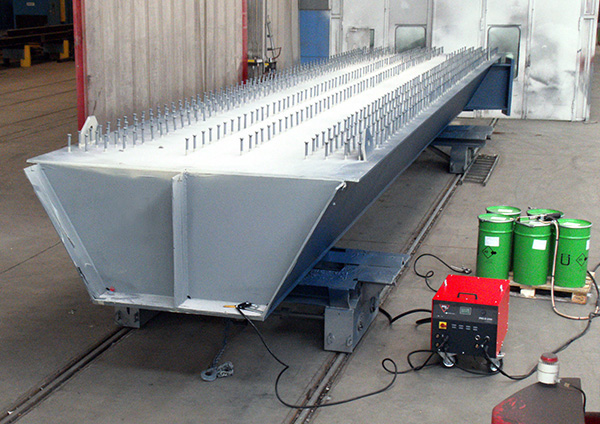 Broelement med betong-ankere og PRO-D 2200